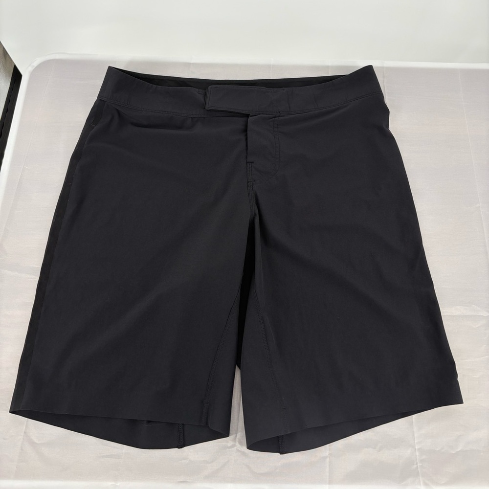 LULULEMON‎ BLACK MEN SHORTS SIZE 34